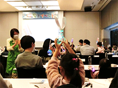 親子参加型の子育てイベントの様子